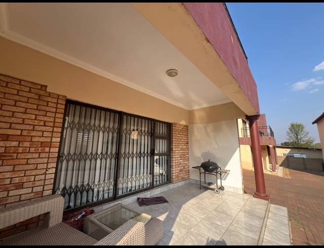 3 BEDROOM TOWNHOUSE FOR SALE IN HEIDELBERG CENTRAL